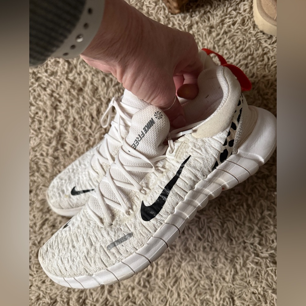 Nike White and Black Running Shoes - Picture 2 of 3